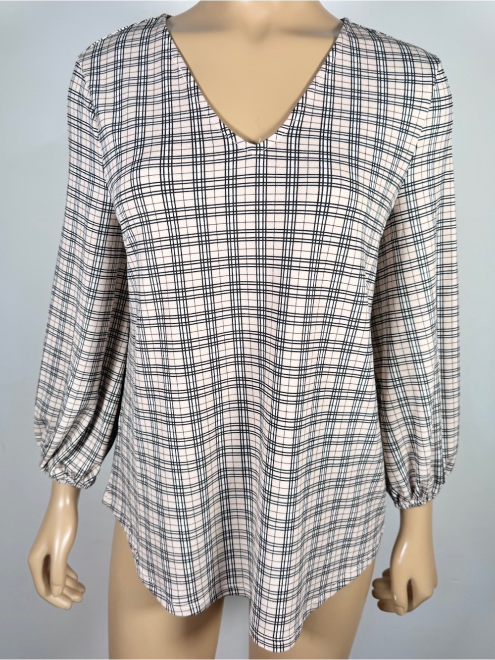 Adrianna Papell Women’s NWT Size Medium V-Neck 3/4 Sleeve Printed Top Plaid